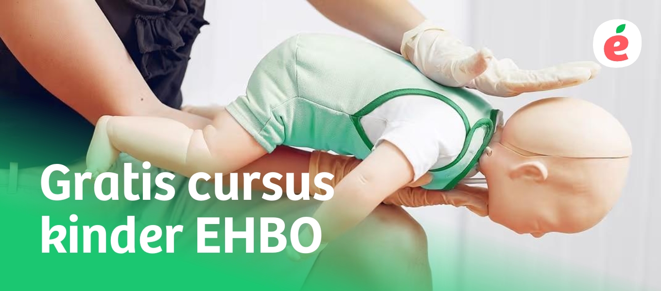 Babypop tijdens reanimatie. Tekst: Gratis cursus kinder EHBO